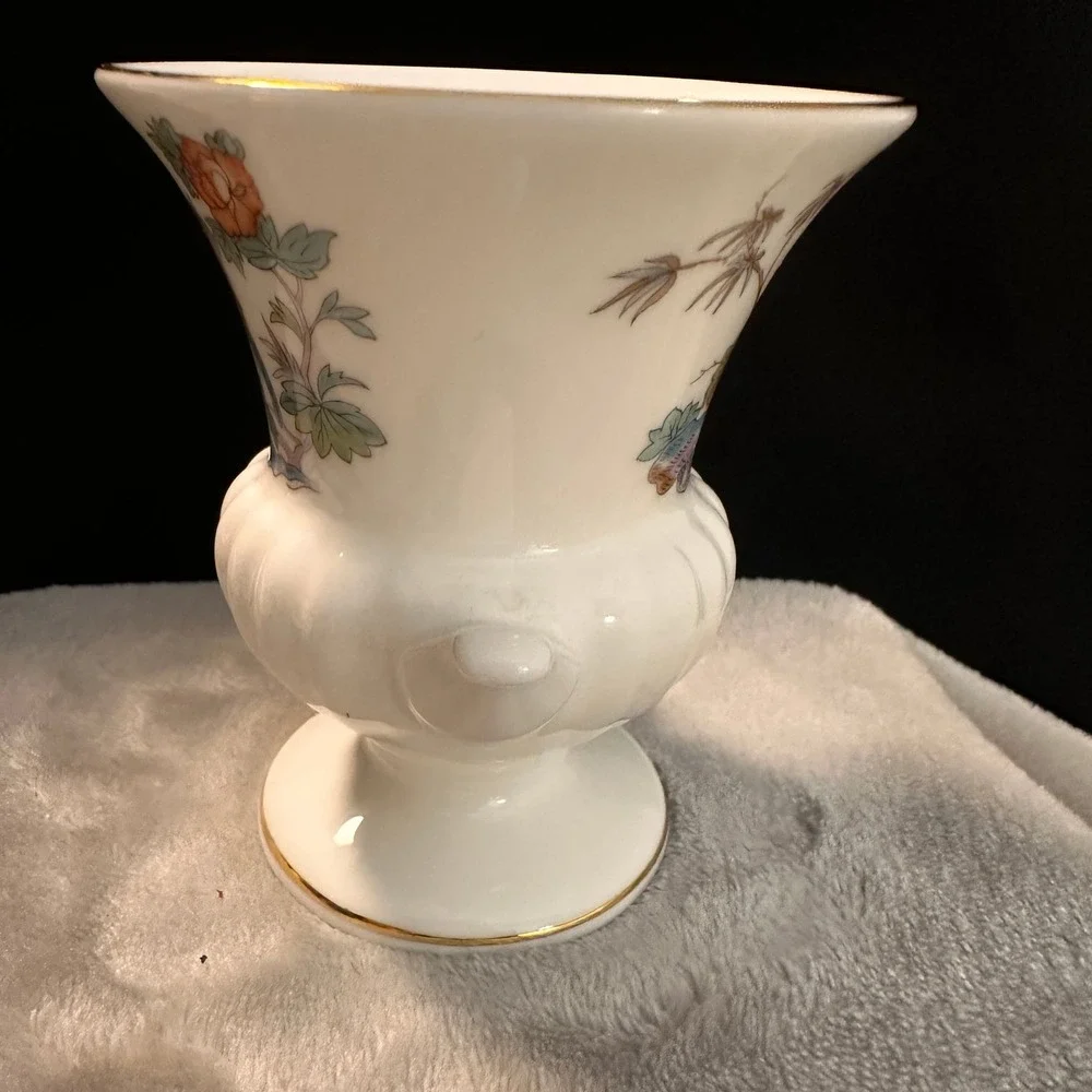 Wedgwood Bone China Bird Vase Chinoiserie Floral Urn Made‎ in England